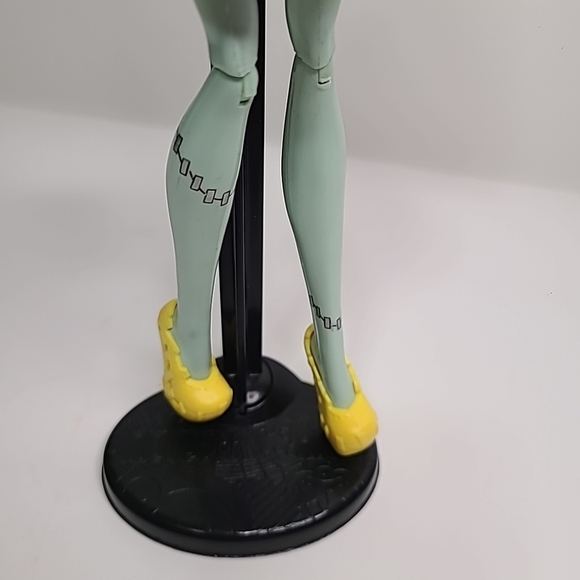 Monster High Frankie Stein Scaris City of Frights Doll - wrong cloths - Picture 4 of 5